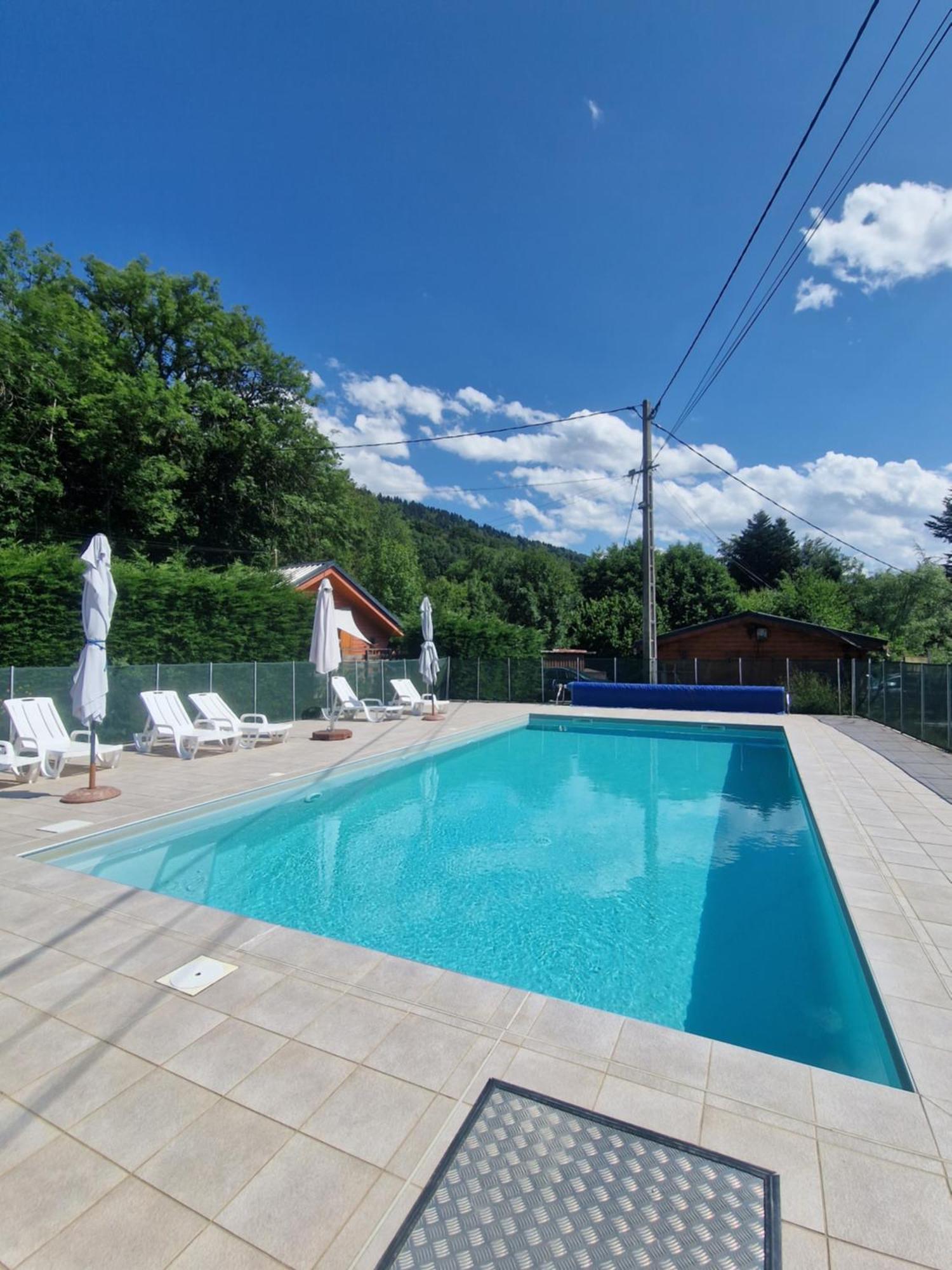 Chalet Bord De Lac Avec Piscine N2E Laffrey 外观 照片